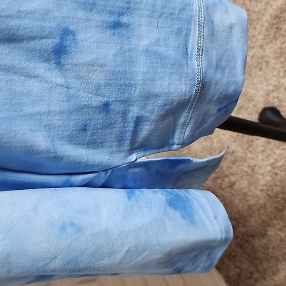 Crewneck - Picture 3 of 3